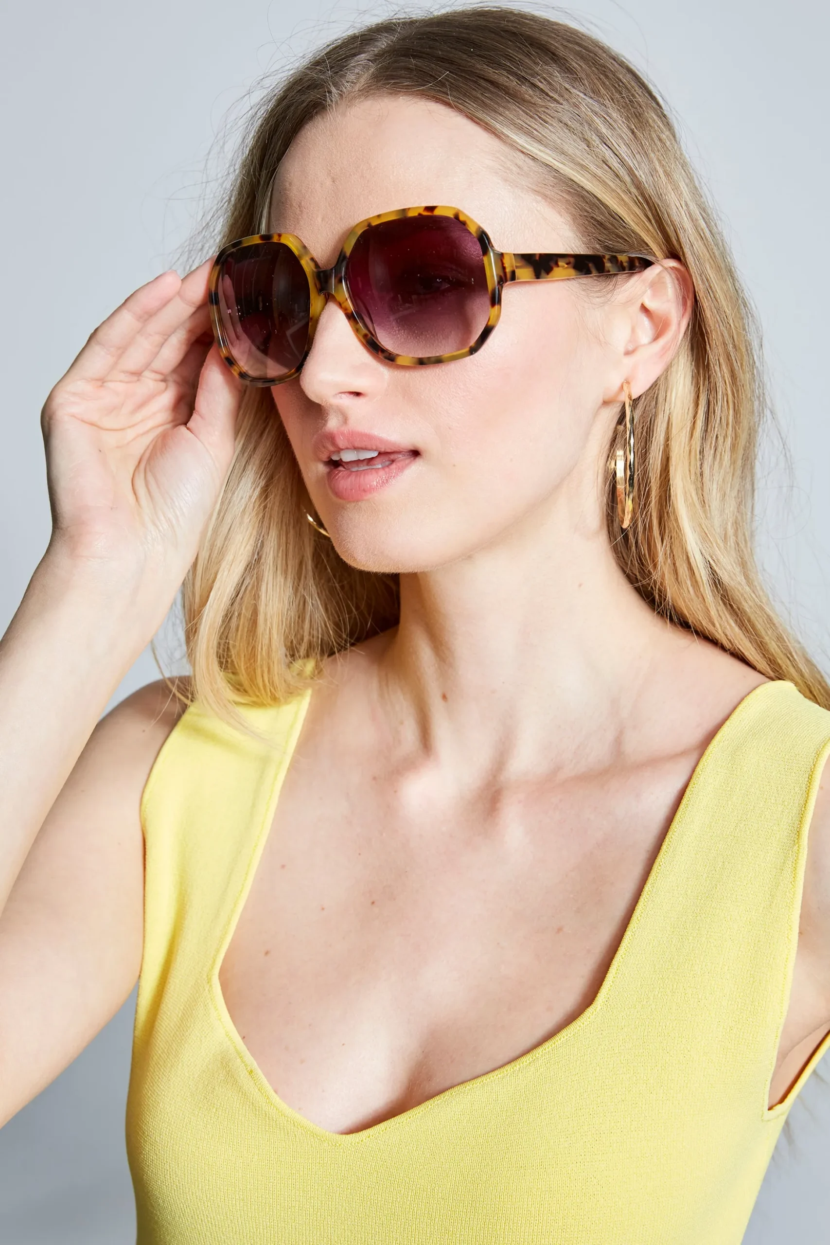 Elie Tahari Fragrance|Gloves-Oversized Sunglasses TokyoTortoise